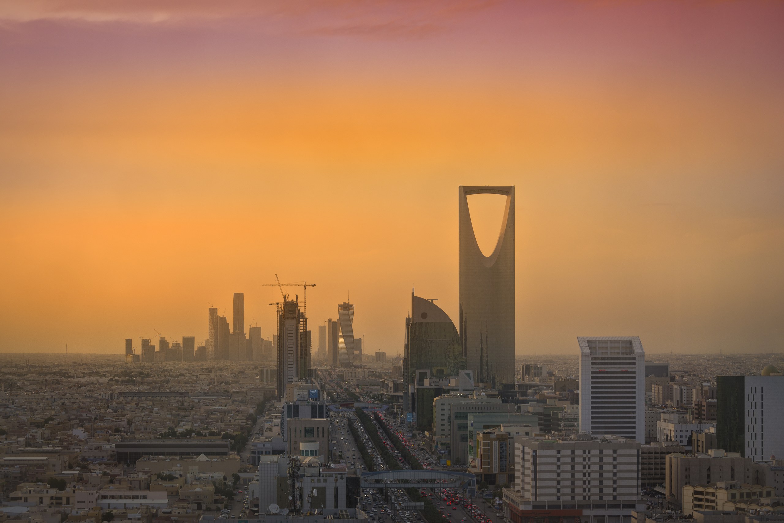 أفق الرياض مع مركز الملك عبدالله المالي وبرج المملكة